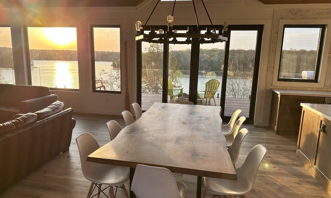 Unorganized Centre Parry Sound Cabaña | Lakefront Cottage Beautiful Sunset Views. 3000sqft, Sleeps 16, 2.5 Private Acres