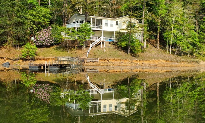 Blairsville Casa | Lakefront Cottage