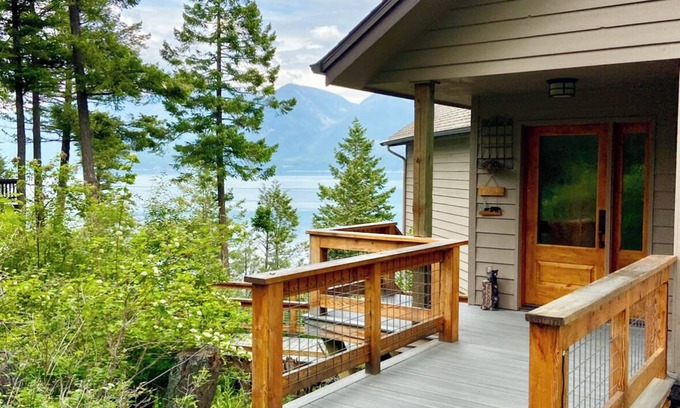 Finley Point Cabaña | Lakefront Dream w/ Large Dock. Serene Cottage with Room for the whole family!