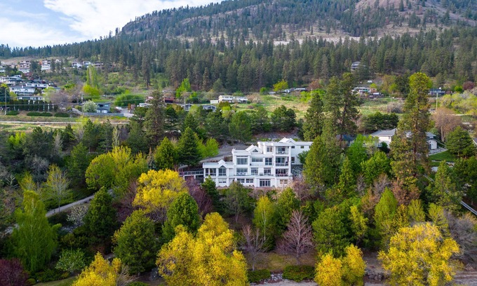 Central Okanagan Casa | Lakefront Estate on Lake Okanagan