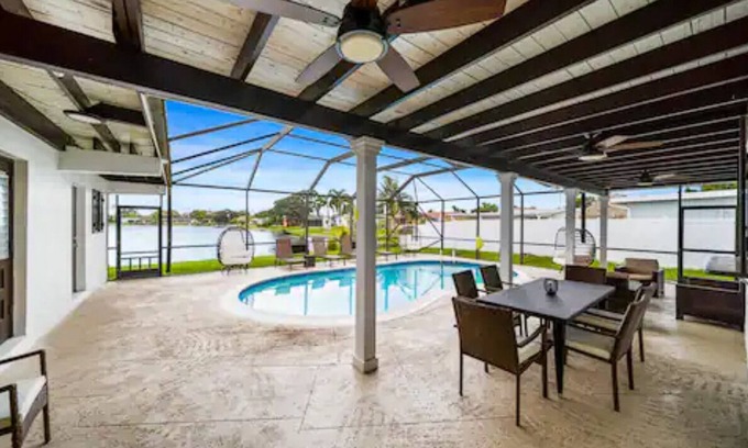 Cooper City Casa | Lakefront Estate Pool Home/Game Room 5BR/3 Suites