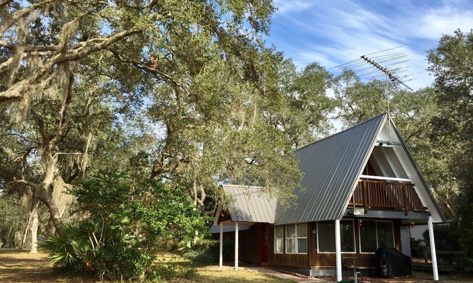 Fort McCoy Cabina | Escapada al bosque frente al lago