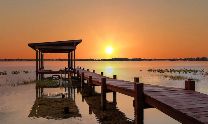Southwest Orlando Casa | Lakefront Guest House by downtown :Boat, Fishing…