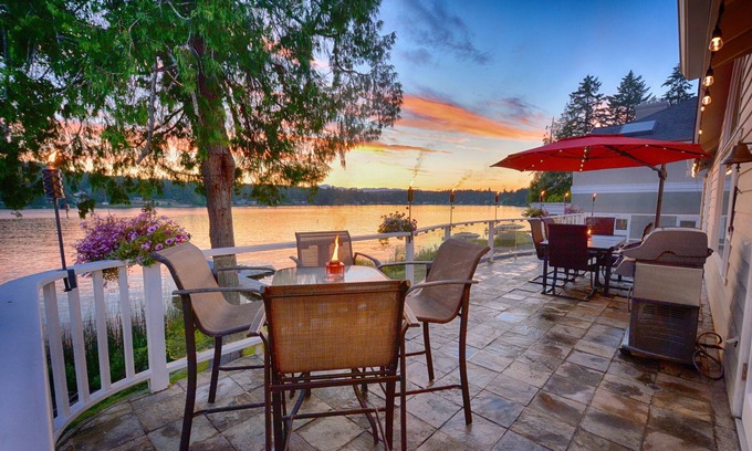 West Hills Casa | Nueva casa frente al lago 4 habitaciones, 3 baños completos, capacidad para 10 jacuzzis y kayaks