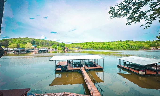 Stover Casa | Lakefront Home 4Bed/3Bath/Dock w/Diving Board/Firepit/Grill/Kayaks-12pp Best Fishing Spot on Lake