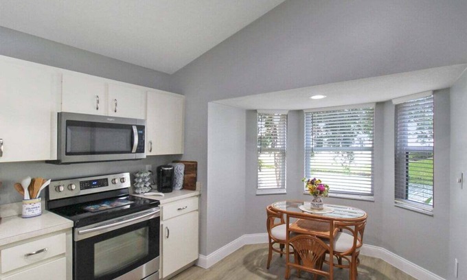 Venice Casa | Lakefront Home In Venice - Close To Beaches