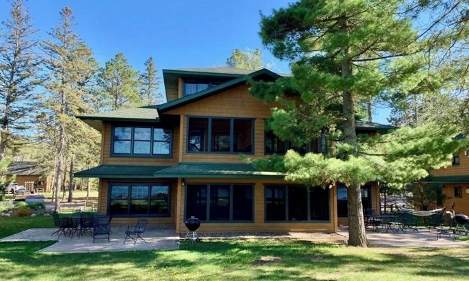 Pequot Lakes Complejo | Lakefront Home on the Whitefish Chain - Outdoor Pool, Pickleball Courts and More