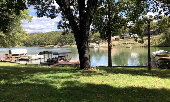 Cherokee Village Casa | Lakefront Home on Lake Thunderbird