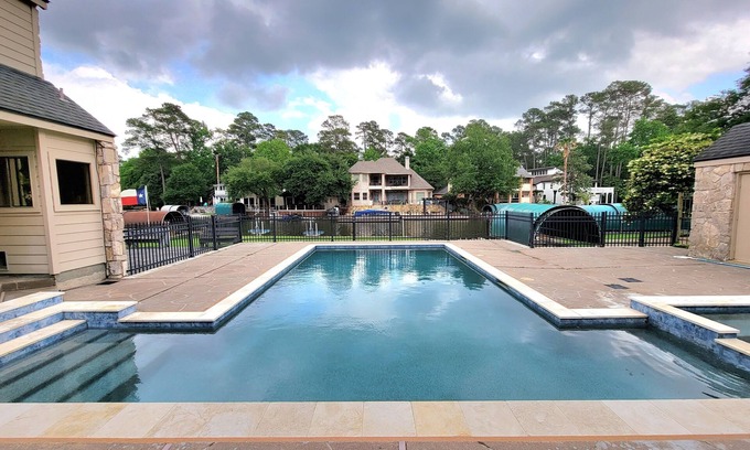Walden on Lake Conroe Casa | Lakefront Home w/Pool on Lake Conroe
