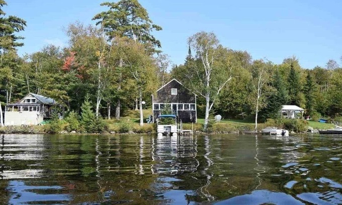 Lunenburg Casa | Casa frente al lago con espectaculares puestas de sol, sensación rústica, comodidades del hogar, capacidad para 6-8