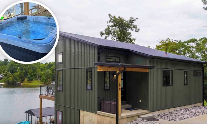 Williamstown Casa | Lakefront Home with Dock - Hot tub - 7 miles to Ark