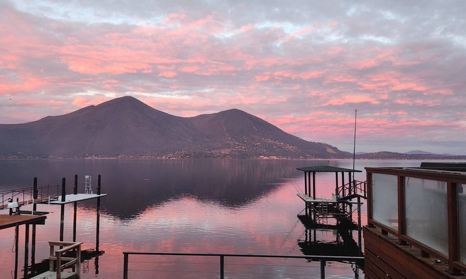 Clearlake Casa | The Stellar Escape-Lakefront Home, Amazing Views,Private Dock, Kayaks, Gameroom