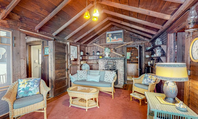 Valois Casa | Casa frente al lago con bañera de hidromasaje privada, muelle, elevador de botes y hoguera - 2 perros ¡OK!