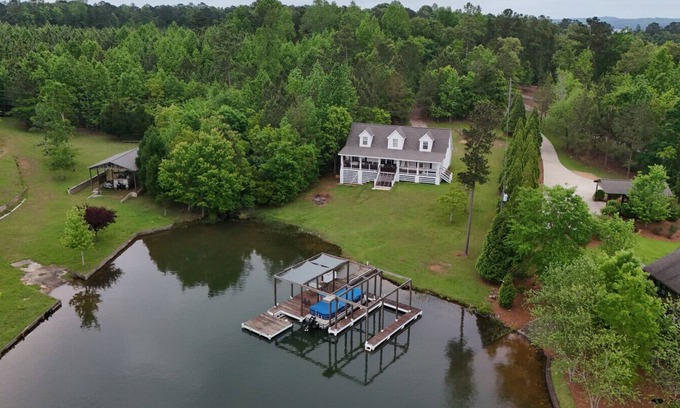 Dadeville Casa | Lakefront Home with Views - Dock & Boat Rental
