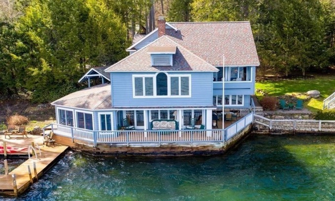 Bolton Landing Casa | Lakefront house in the town of Bolton right on the water with private dock space