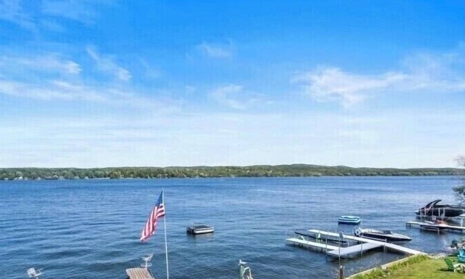 East Jordan Casa | Lakefront house on Lake Charlevoix South Arm