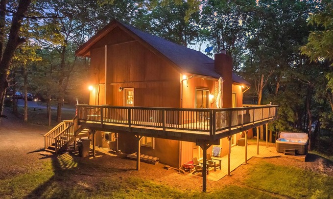 Pocono Mountain Lake Casa | Lakefront, Indoor Pool, Pvt Hot Tub, Pickleball Fully Loaded, Dock