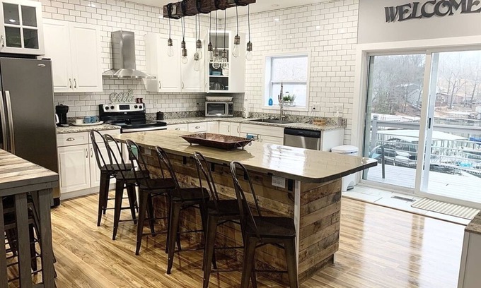 Gravois Mills Casa | Lakefront | Kayaks | FirePit | Deck | Gazebo | W&D