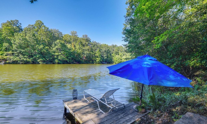 Chesapeake Ranch Estates-Drum Point Cabaña | Hot Tub + Beach Access: Lakefront Getaway in Lusby