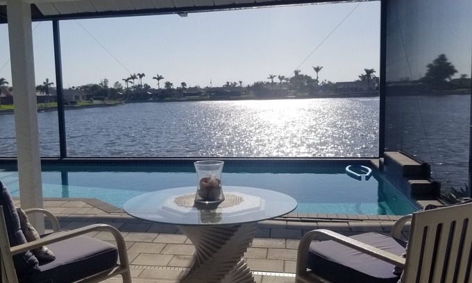 Pelican Casa | ¡Con amor, nuestra Villa Blue Pelican para su disfrute perfecto de vacaciones de lujo!