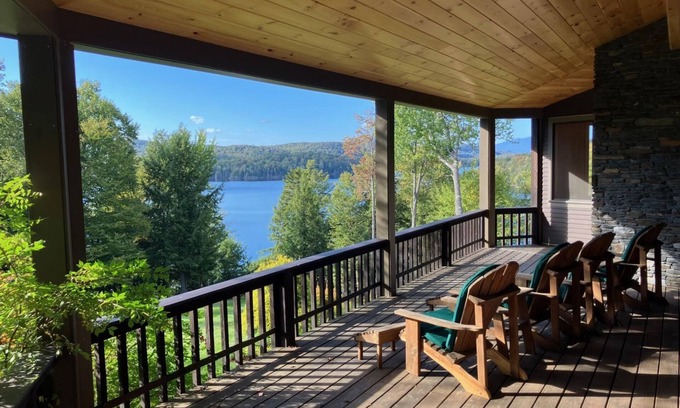 Hyde Park Casa | Lakefront Main House at Ondine Estate