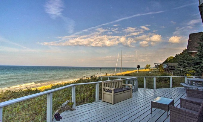 Montague Casa | Lakefront Montague Cottage with Deck and Beach!