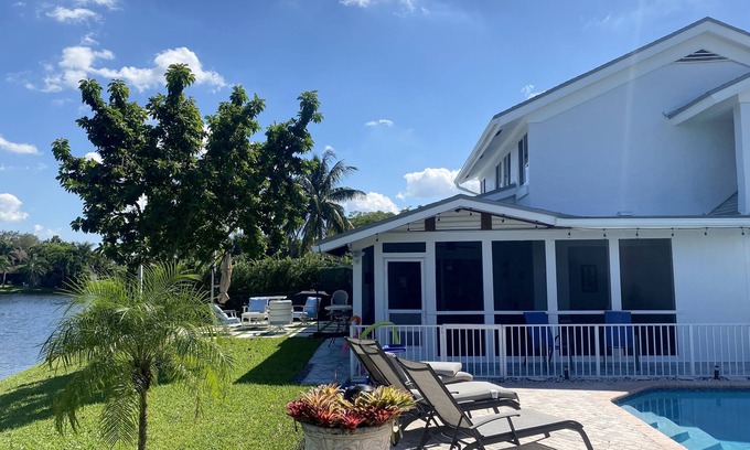 Davie Casa | LakeFront - Near Hard Rock Casino w private pool