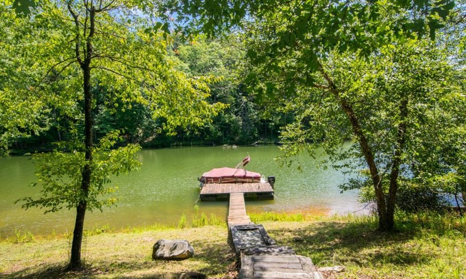 Mill Spring Casa | Lakefront Oasis