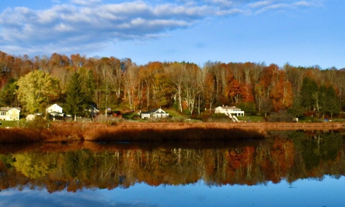 Kingsley Casa | Lakefront offers privacy, year around fishing and nearby skiing at Elk Mountain!