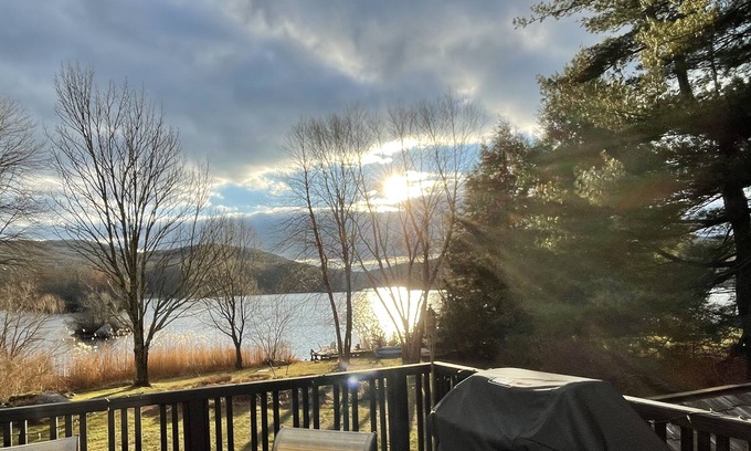 Carmel Casa | Lakefront Paradise One Hour From Manhattan