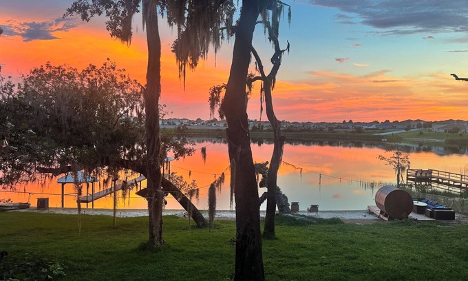 Eustis Casa | Lakefront Paradise Sauna Hot Tub Jet Skis Sunset Views