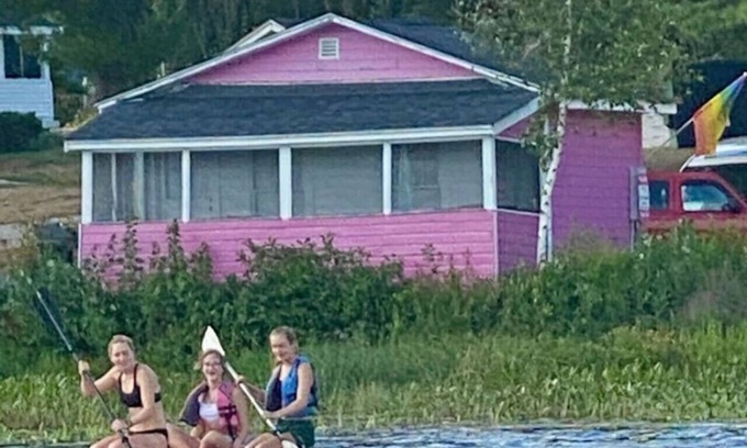 Northwood Cabaña | Lakefront Pink Cottage