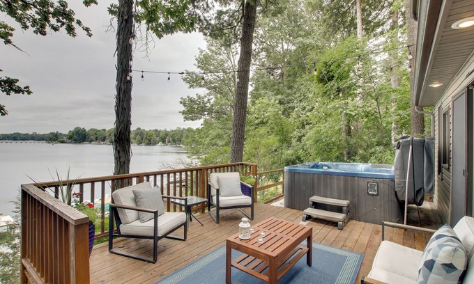 Plymouth Cabaña | Lakefront Plymouth Cottage w/ Private Hot Tub