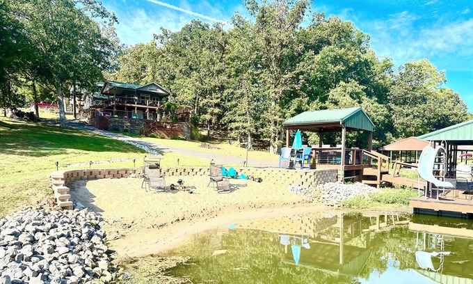 Ozark Casa | Lakefront, Private Beach, Hot tub, Kayaks, Paddle boards