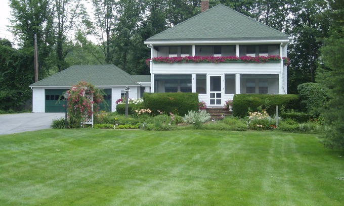 Meredith Condominio | Lakefront property in the heart of Meredith Bay