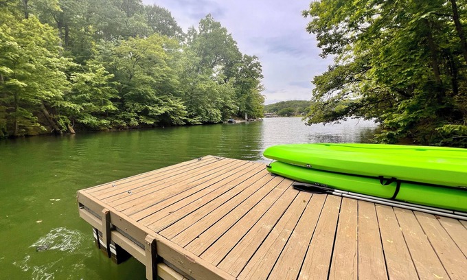 Bella Vista Casa | Lakefront Retreat - Private Dock + Kayak Rental - Remodeled - Family Friendly