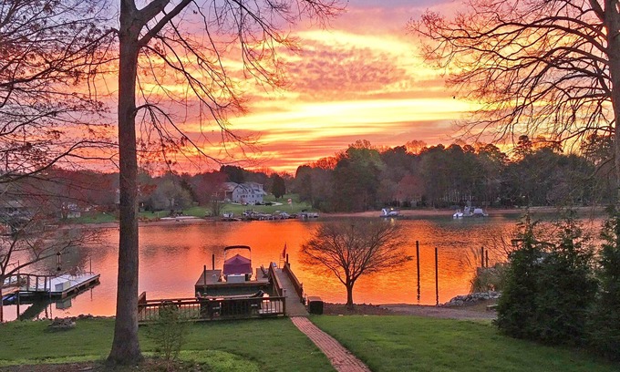 Mayhew Casa | Sunrise Cove, en el lago Norman actualizado casa de vacaciones ideal para familias