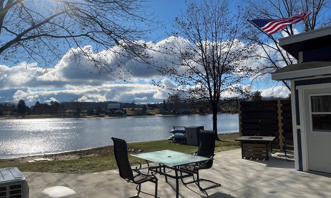 Cadillac Cabaña | Lakefront Sauna Spa @ Stoneledge Lake Living