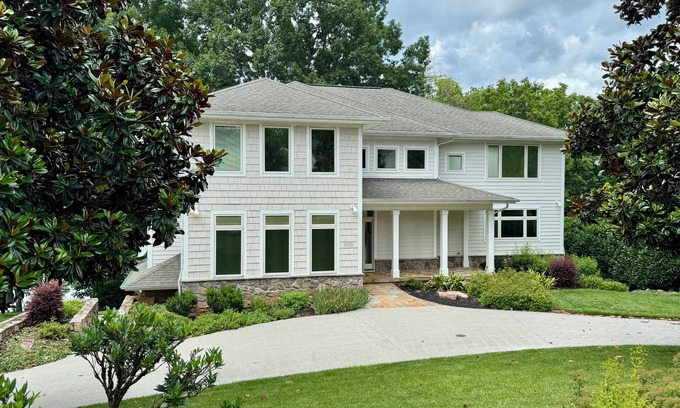 Loudon Casa | Lakefront Southern Charmer in Tellico Village