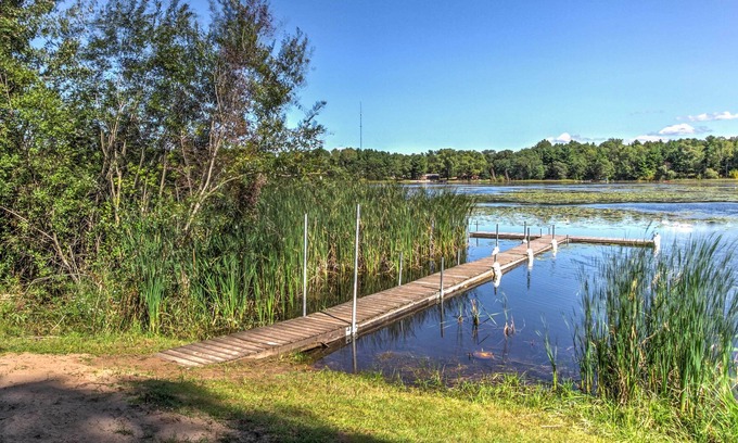 Westfield Apartamento | Lakefront Westfield Studio Cabin w / Fire Pit & Dock