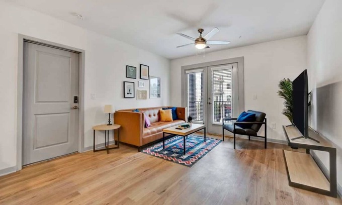 Clemson Apartamento | Lakefront Vibes and Pool: 2.5 Miles SC Butterfly Garden