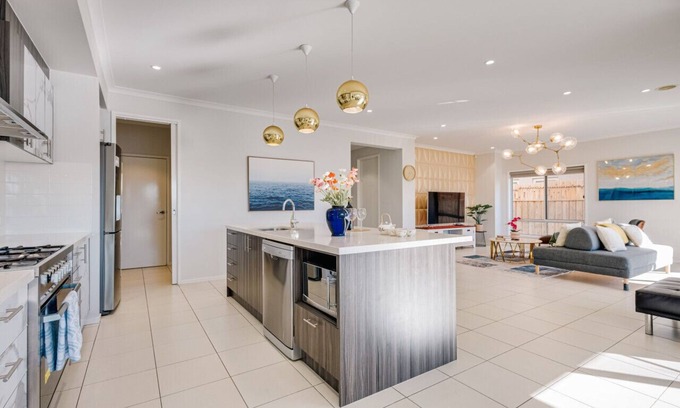 Sanctuary Lakes Villa | Villa frente al mar 6BRM en el corazón de los lagos Sancturay