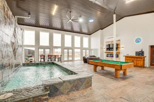 Lakeside City Casa | Lakefront Wichita Falls Home with Pool and Hot Tub