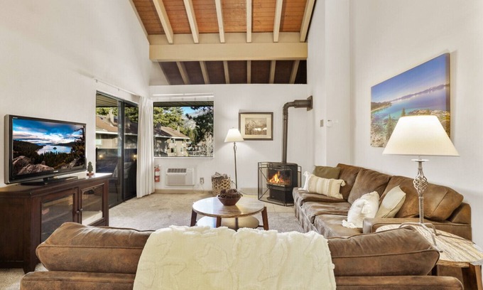 South Lake Tahoe Villa | Lakeland Village 2 Bed Condo w/ Pool View