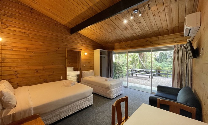 Lake Okataina Cabina | Lakes Lodge Okataina