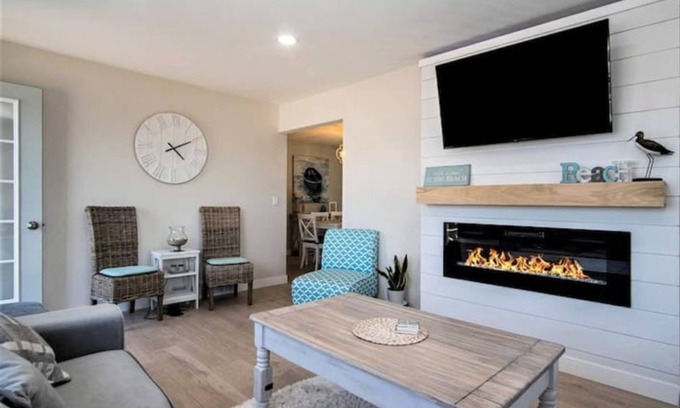 Lakeside Casa | Lakeside Fun · Sleeps 13 · 2 Fire Pits · Outdoor Games · Dogs OK