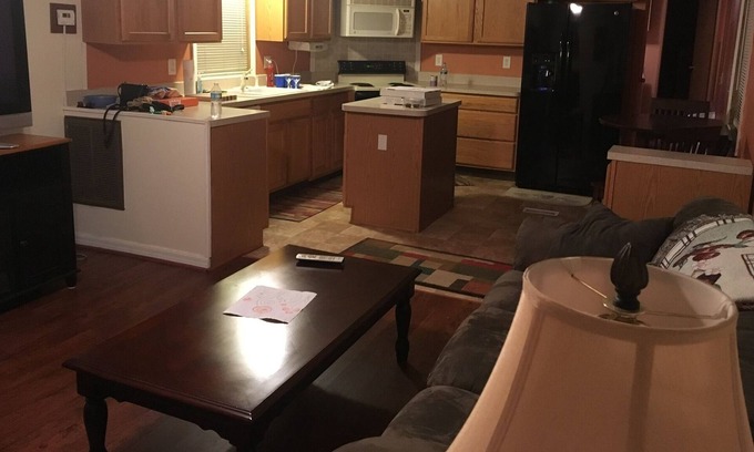 Fruitland Park Casa | Lakeside Getaway
