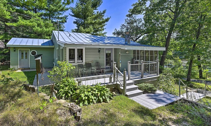 Iola Cabaña | Lakeside Iola Hideaway: Stunning Nature Views