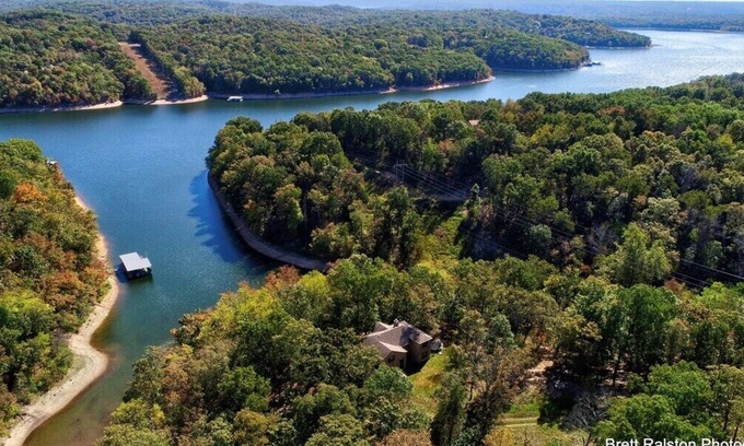 Rogers Casa | Lakeside Lodge - On Beaver Lake- Sleeps 16