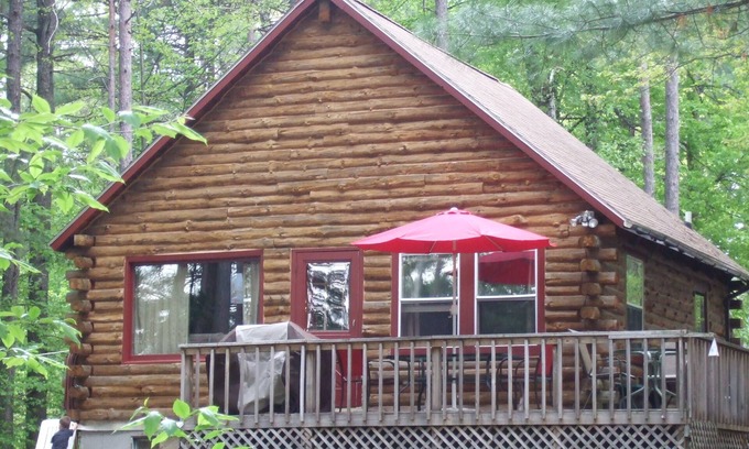 Lake Arrowhead Cabina | Lakeside Log Cabin W / playa de arena y los muelles! Capacidad 6-8
